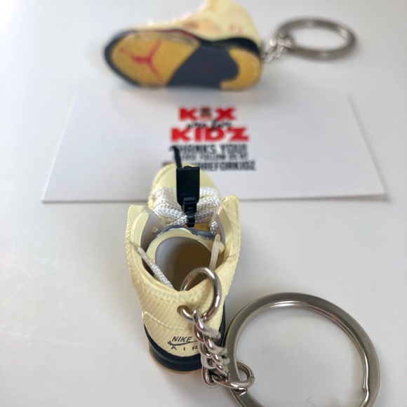 Jordan 5 off white Sail 3D Mini Sneaker Keychain - Picture 5 of 5